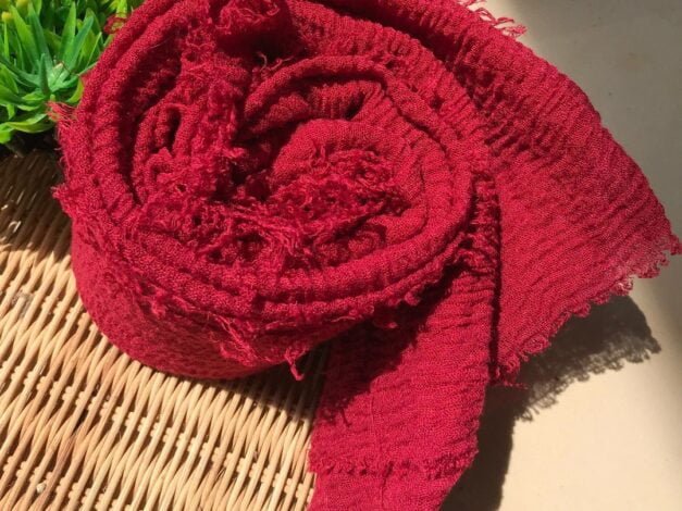 Hijab Pashmina Crinkle: Tutorial Mudah untuk Tampil Chic Pashmina Crinkle 3