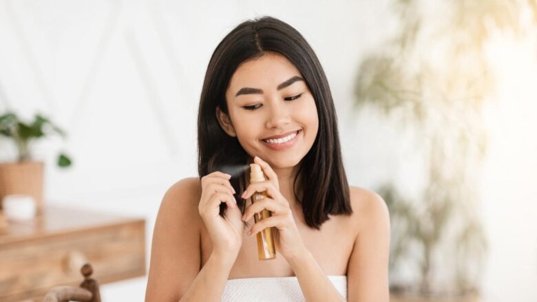 Manfaat Air Mawar untuk Perawatan Rambut yang Lebih Sehat 6 Cara Memakai Hair Tonic Agar Rambut Tebal Dan Berkilau.jpg