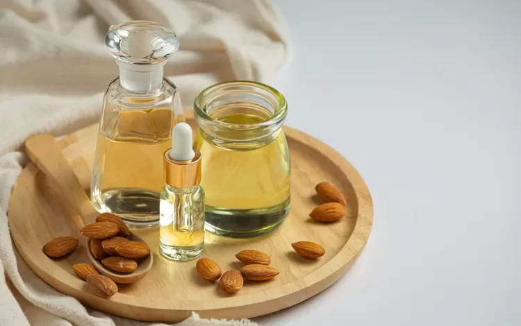 Minyak Almond Bisa Jadi Makeup Remover Alami Berikut Cara Pakainya.jpeg