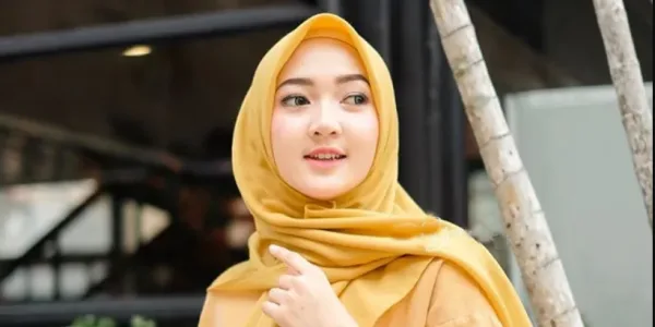Makeup Untuk Pemula Membuat Tampilan Menarik – Depok Pos.jpg