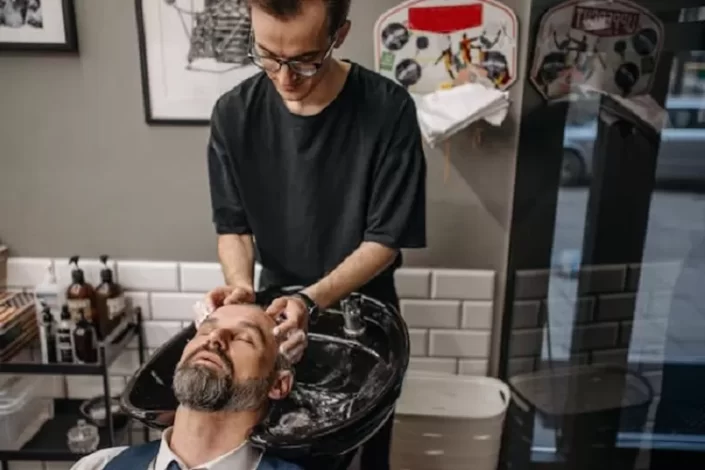 Waktu Yang Tepat Untuk Keramas Sesuai Dengan Jenis Rambut Yang.png