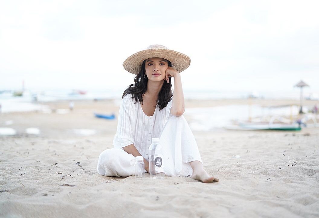 Raline Shah Saat Liburan Ke Pantai