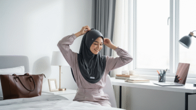 Cara memadukan warna hijab dengan outfit sehari hari.png