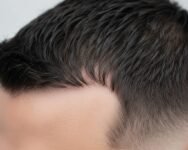 Ide Potongan Rambut Pria dengan Aksen Garis 1 cr