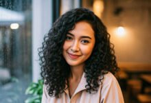 5 Cara Jaga Rambut Tetap Badai & Nggak Lepek di Musim Hujan Ala Salwa Salon - Featured