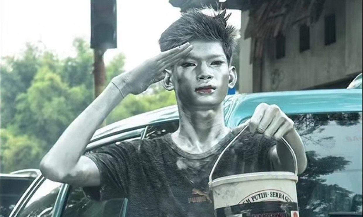 Dari Debu Jalanan ke Cahaya Runway: Kisah Mike Octavian yang Membuktikan Nasib Bisa Diubah - Featured