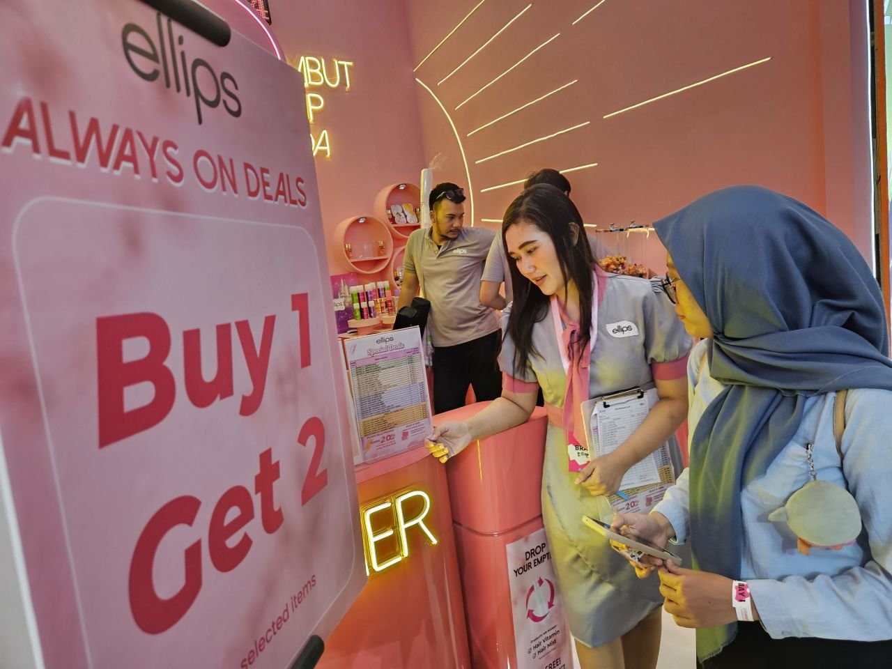 Ellips Bagikan Edukasi Wanita Surabaya Rawat Rambut Agar Tetap Sehat.jpg
