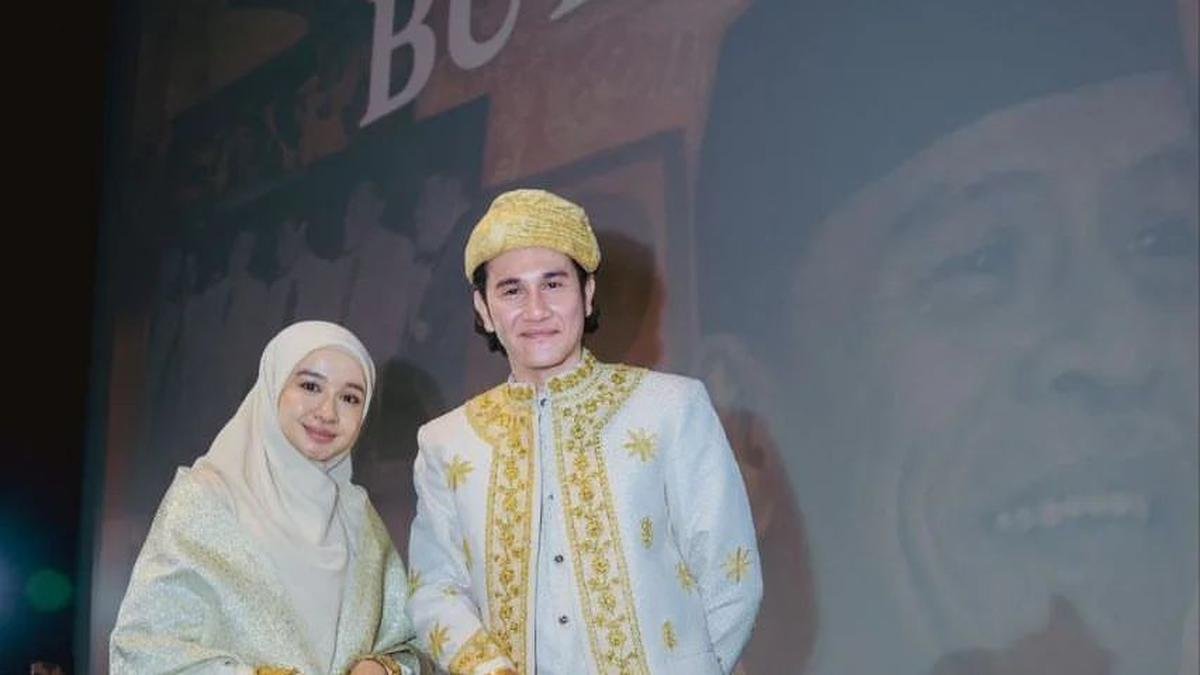 6 Gaya Hijab Laudya Cynthia Bella Inspirasi Fesyen Saat Kumpul.jpg