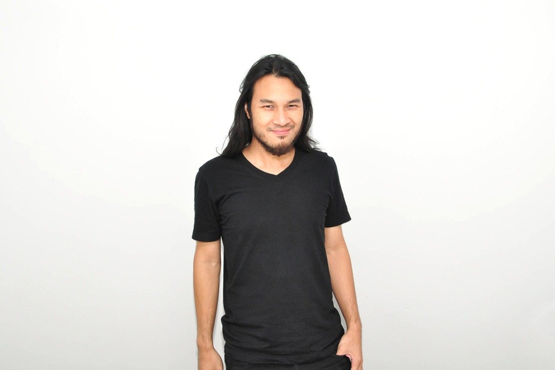 7 Gaya Rambut Panjang Pria Tetap Maco Dan Maskulin.jpeg