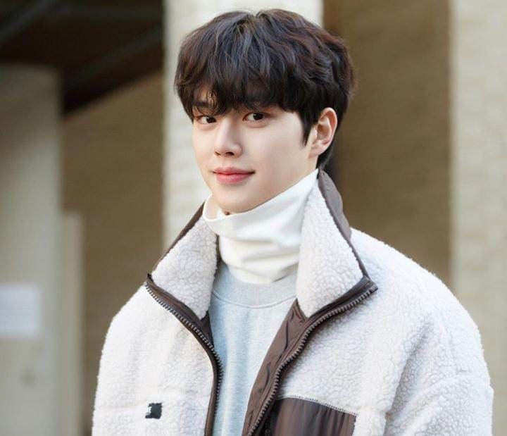 7 Model Rambut Pria Korea Yang Populer Bikin Ganteng Maksimal.jpeg