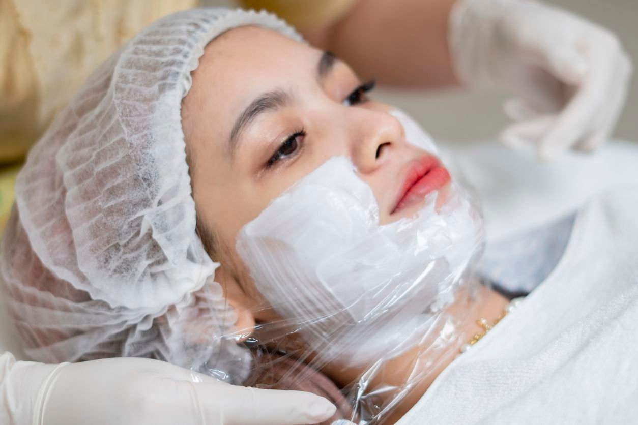 Bisa Bikin Kulit Glowing Saat Lebaran Ini Jenis Jenis Perawatan Peeling.jpg